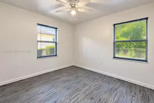 211 NE 35th St, Oakland Park, FL 33334 - Photo 21