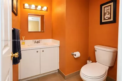211 NE 35th St, Oakland Park, FL 33334 - Photo 13