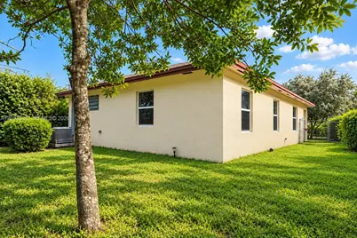 211 NE 35th St, Oakland Park, FL 33334 - Photo 25
