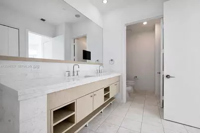 900 Brickell Key Blvd #2405, Miami, FL 33131 - Photo 17