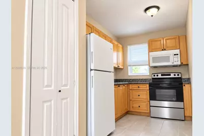 111 SE 4th Ave #7, Hallandale Beach, FL 33009 - Photo 11