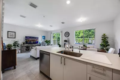 1418 SE 6th Rd, Homestead, FL 33034 - Photo 9