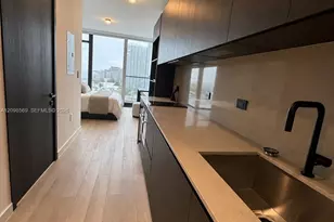 20 NE 11th St, Miami, FL 33132 - Photo 5