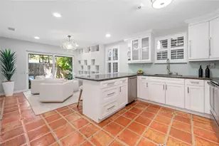 3274 Gifford Ln, Miami, FL 33133 - Photo 9