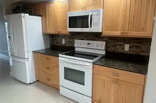 571 SW 141st Ave, Pembroke Pines, FL 33027 - Photo 3