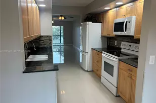 571 SW 141st Ave, Pembroke Pines, FL 33027 - Photo 5