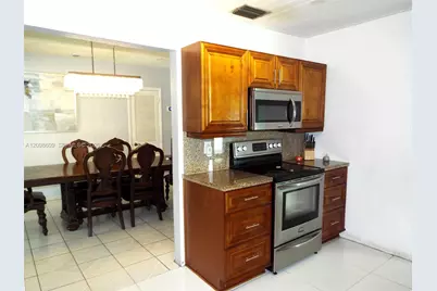 285 NW 48th Pl, Miami, FL 33126 - Photo 15