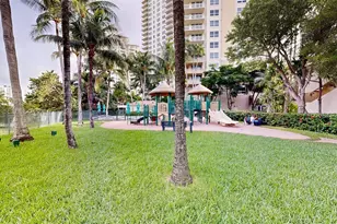 19501 W Country Club Dr, Aventura, FL 33180 - Photo 41
