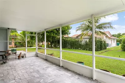 10307 70th St, Tamarac, FL 33321 - Photo 21