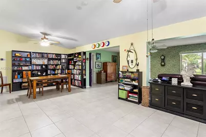 10307 70th St, Tamarac, FL 33321 - Photo 15