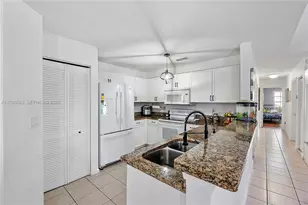 9292 NW 54th St, Sunrise, FL 33351 - Photo 5