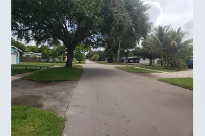 510 SW 70th Ave, Pembroke Pines, FL 33023 - Photo 3