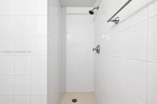 4715 NW 7th St, Miami, FL 33126 - Photo 13