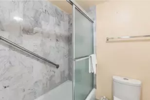 1420 Brickell Bay Dr, Miami, FL 33131 - Photo 13