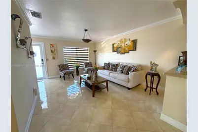 10110 SW 23rd Ter, Miami, FL 33165 - Photo 5