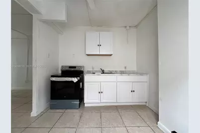 430 SW 3rd St #1, Miami, FL 33130 - Photo 3