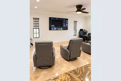 19265 E Saint Andrews Dr, Hialeah, FL 33015 - Photo 25