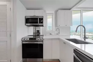 555 NE 34th St, Miami, FL 33137 - Photo 9