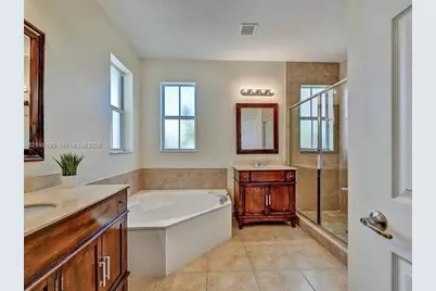 7490 NW 115th Ct, Doral, FL 33178 - Photo 9