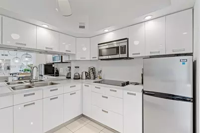 300 Bayview Dr #1710, Sunny Isles Beach, FL 33160 - Photo 9