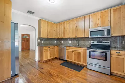 250 Laurel Way, Miami Springs, FL 33166 - Photo 13
