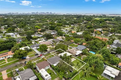 250 Laurel Way, Miami Springs, FL 33166 - Photo 33