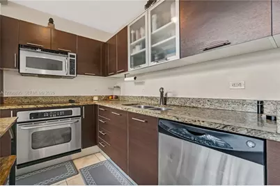 41 SE 5th St #811, Miami, FL 33131 - Photo 9