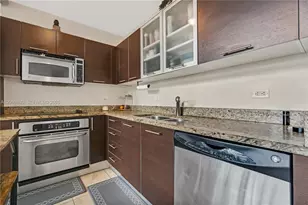 41 SE 5th St, Miami, FL 33131 - Photo 9