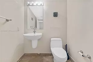 41 SE 5th St, Miami, FL 33131 - Photo 21