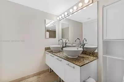 41 SE 5th St #811, Miami, FL 33131 - Photo 15