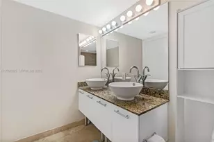 41 SE 5th St, Miami, FL 33131 - Photo 15