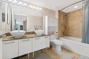 41 SE 5th St, Miami, FL 33131 - Photo 17