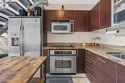 41 SE 5th St #811, Miami, FL 33131 - Photo 11