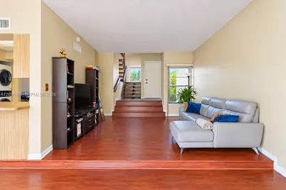 735 NW 105th Pl #C3, Miami, FL 33172 - Photo 5