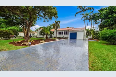 10690 NE 11th Ct #10690, Miami Shores, FL 33138 - Photo 1