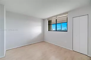 900 NE 195th St, Miami, FL 33179 - Photo 23