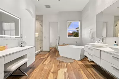 1516 Breakwater Ter, Hollywood, FL 33019 - Photo 31