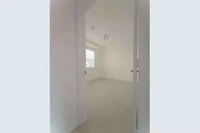 3676 Oak Ave #1, Miami, FL 33133 - Photo 9
