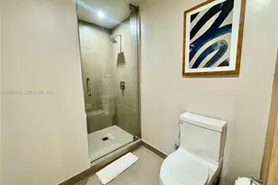 11 NE 6th St, Miami, FL 33132 - Photo 11