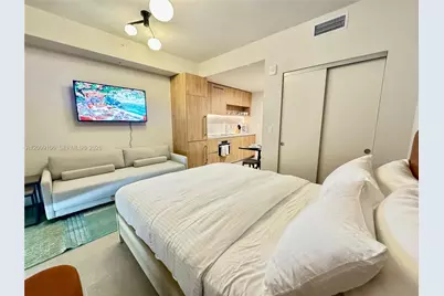 11 NE 6th St #208, Miami, FL 33132 - Photo 5