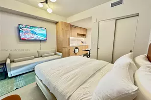 11 NE 6th St, Miami, FL 33132 - Photo 5