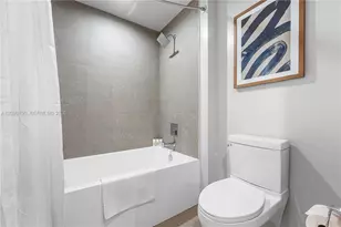 11 NE 6th St, Miami, FL 33132 - Photo 13
