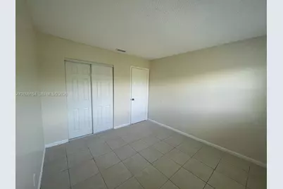 958 SW 74th Ave, North Lauderdale, FL 33068 - Photo 3
