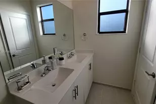 11418 W 34th Ct, Hialeah, FL 33018 - Photo 21