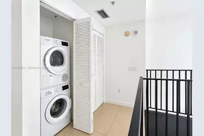 300 S Biscayne Blvd #L-406, Miami, FL 33131 - Photo 11
