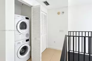 300 S Biscayne Blvd, Miami, FL 33131 - Photo 11