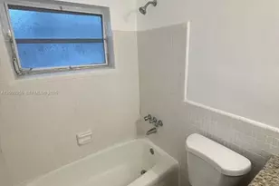 4986 SW 7th St, Margate, FL 33068 - Photo 9