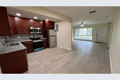 2561 NE 10th Ct #2561, Pompano Beach, FL 33062 - Photo 3