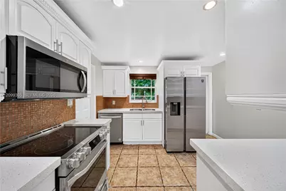 717 NE 73rd St, Miami, FL 33138 - Photo 15