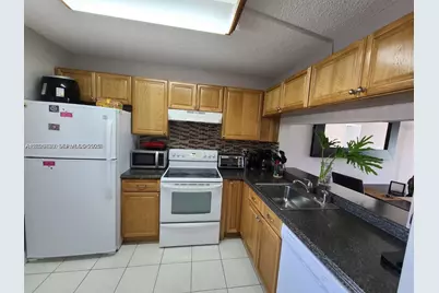 165 NW 93rd Ave #102, Pembroke Pines, FL 33024 - Photo 1